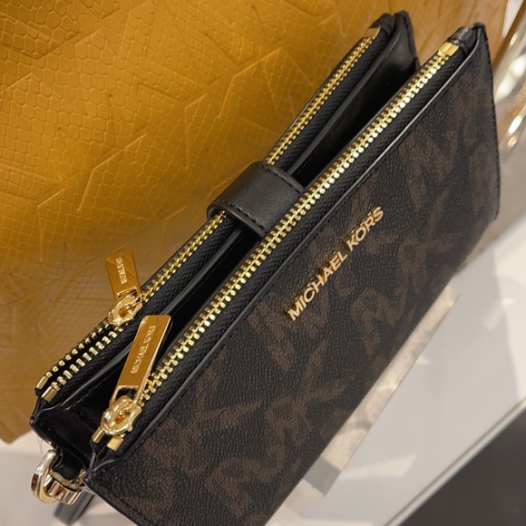 MICHAEL KORS LARGE DOUBLE ZIP WRISTLET WALLET BLK - Picture 6 of 16